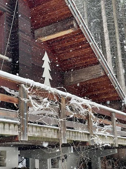 Large Peaceful Chalet For Mountain Adventures! Perfect For Flegere And Grand Montet Skiing Σαμονί
